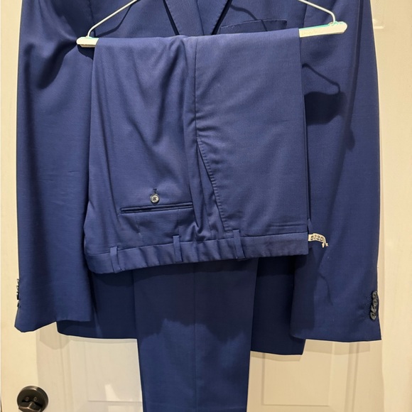 Joseph Abboud blue suit. 46L - Picture 8 of 9
